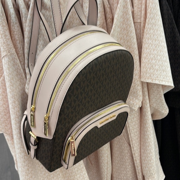 Michael Kors Backpack Bag Jaycee Md Backpack Powder Blush 35S2G8TB2B
Brown - Picture 15 of 16